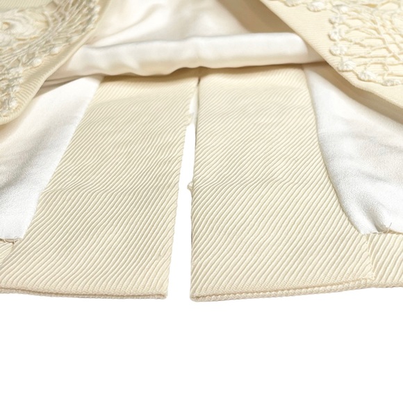 Valentino 𑁍 Chic Rose Lace Appliqué Ribbed Wool Pencil Skirt 𑁍 Cream 𑁍 4 - Picture 7 of 16